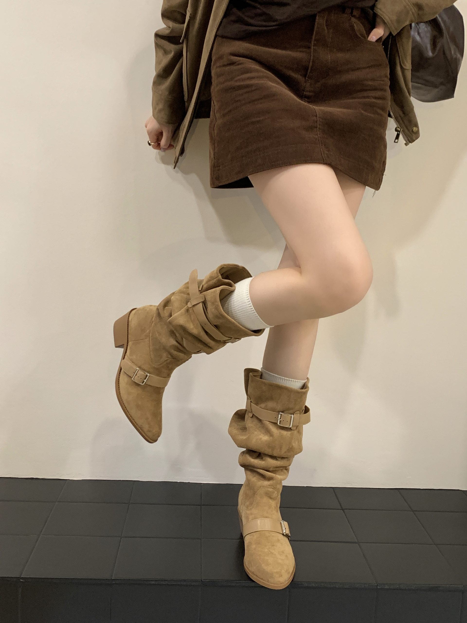 2025 New Western Style Wrinkled Loose Wide Boots Women Chunky Heel Fashion - Image 2