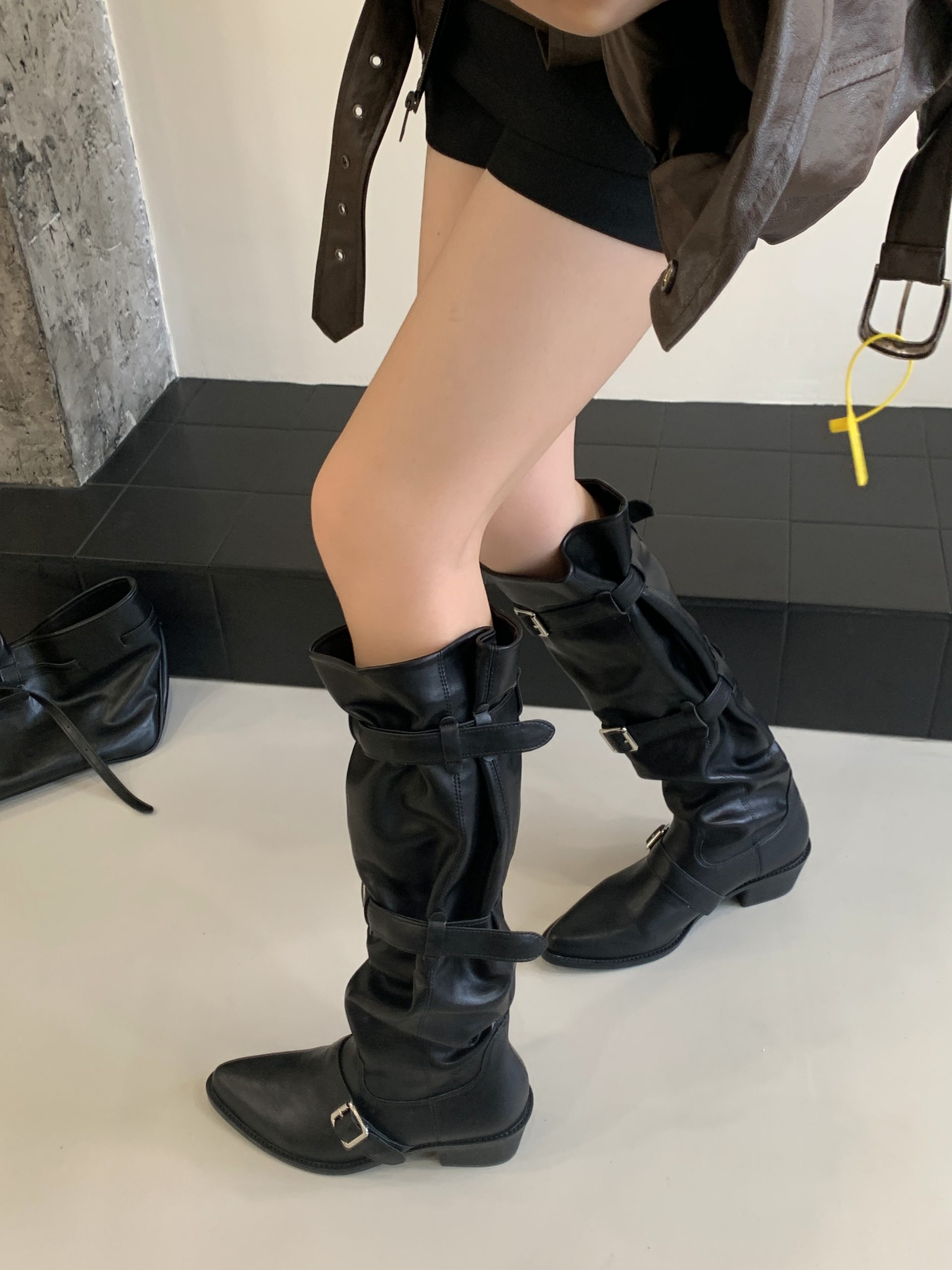 2025 New Western Style Wrinkled Loose Wide Boots Women Chunky Heel Fashion - Image 3