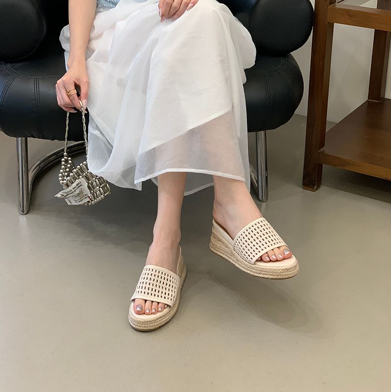 Thick Sole Height Increasing 7cm Summer 2026 New Woven Hollow Fashion Premium Short Height Increasing Slippers